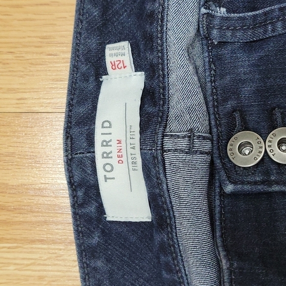 EUC Torrid 12R Jegging- SUPER STRETCH DARK Wash - Picture 7 of 10